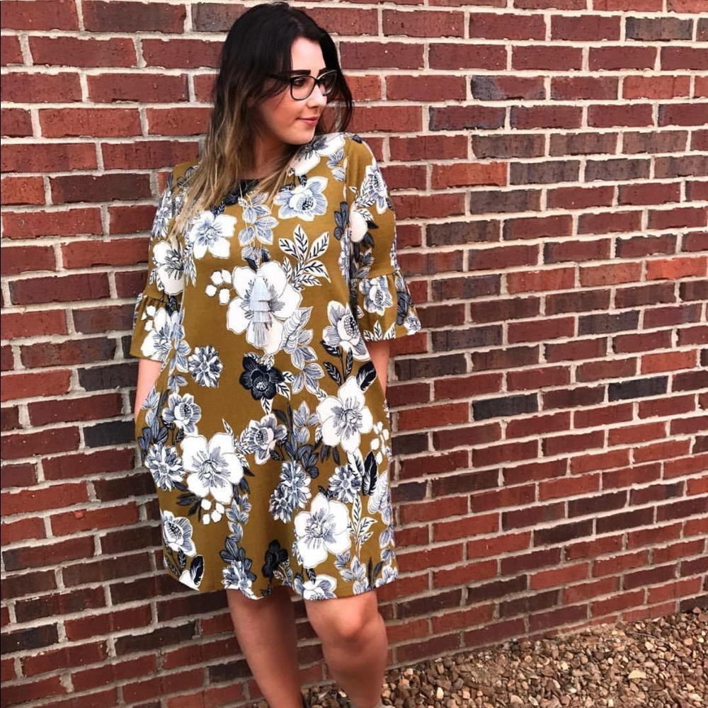 {PLUS SIZE} Floral Dress